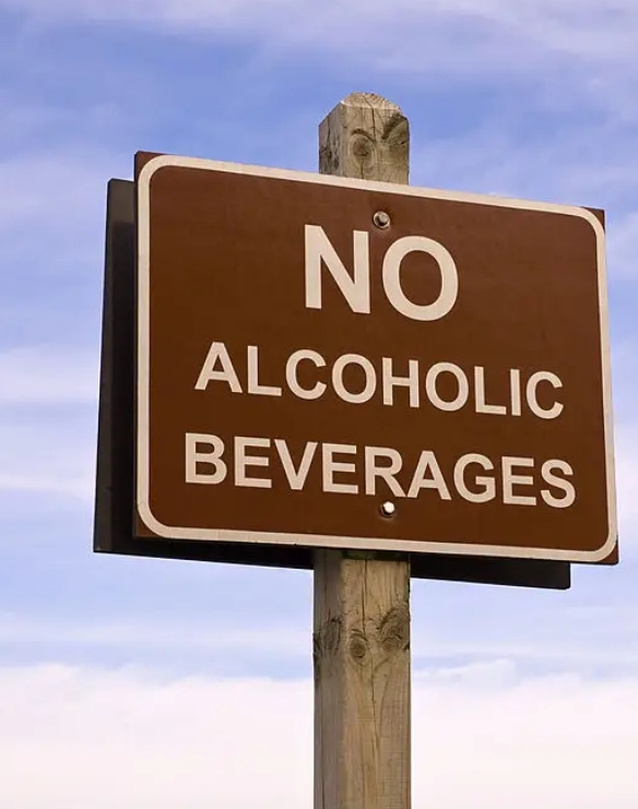 Read more about the article Alcohol Sales at Schools: A Double Standard in South Africa